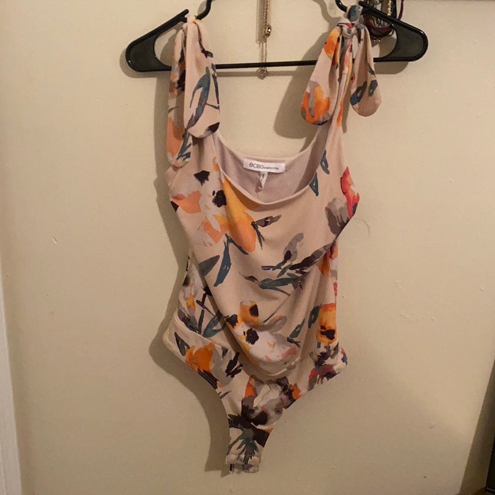Floral Tie sleeve body suit.